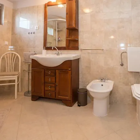 Semesterbostad Casa Roza *